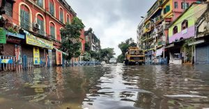 Heavy rains lash Kolkata, waterlogging in several areas