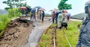 Landslide hits many parts in hill area of bengal and sikkim