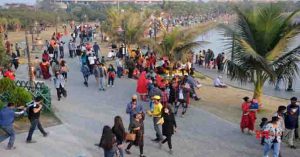 X Mass: Santa is coming, hang out with him at Christmas