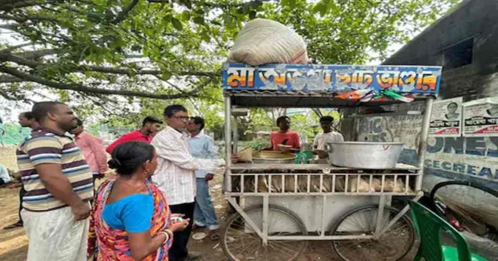 Bolpur-muri-ghugni-after-casting vote