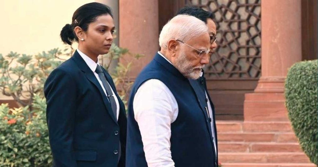 Viral Photo of Woman SPG Commando Behind PM Narendra Modi Sparks Buzz Online