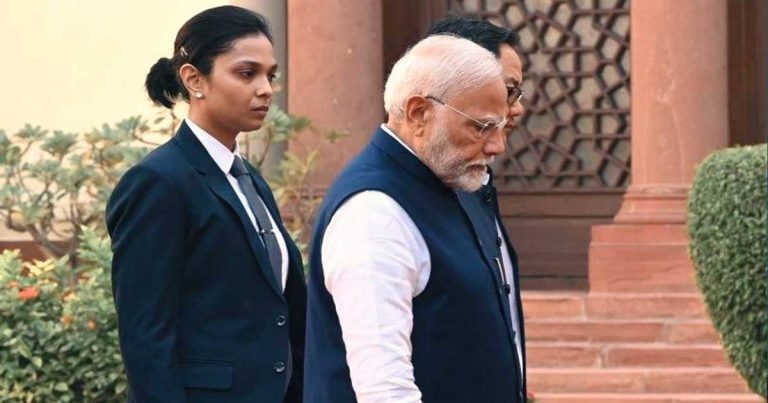 Viral Photo of Woman SPG Commando Behind PM Narendra Modi Sparks Buzz Online