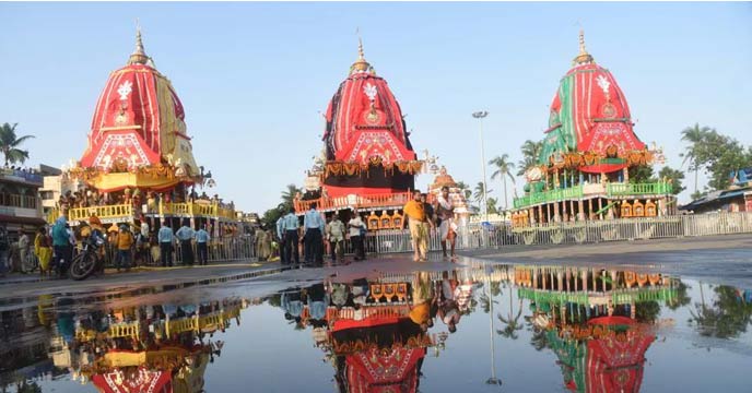 TMC Distributes Jagannath Temple Prasadam in Kolkata’s Bhowanipur Ward 70 to Woo Voters