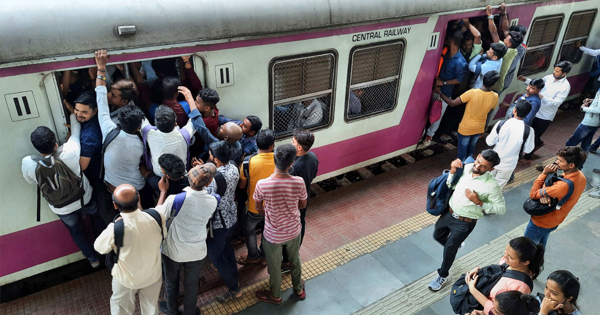 Mumbai Train Accident in Mumbra: 5 Killed Due to Overcrowding in Local Train Near Thane"